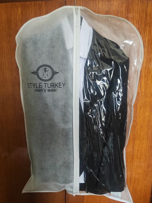 Мужской костюм продается