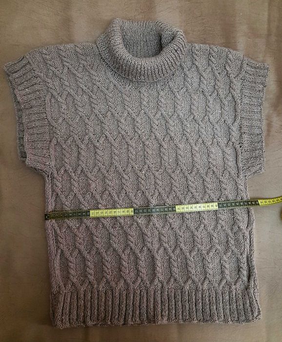 Вязаные безрукавки