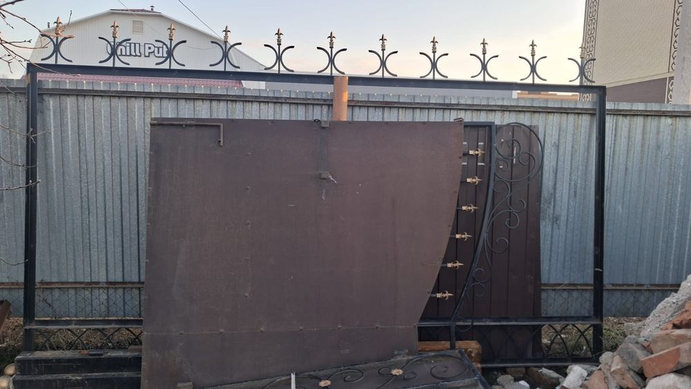 Продаеться ворота