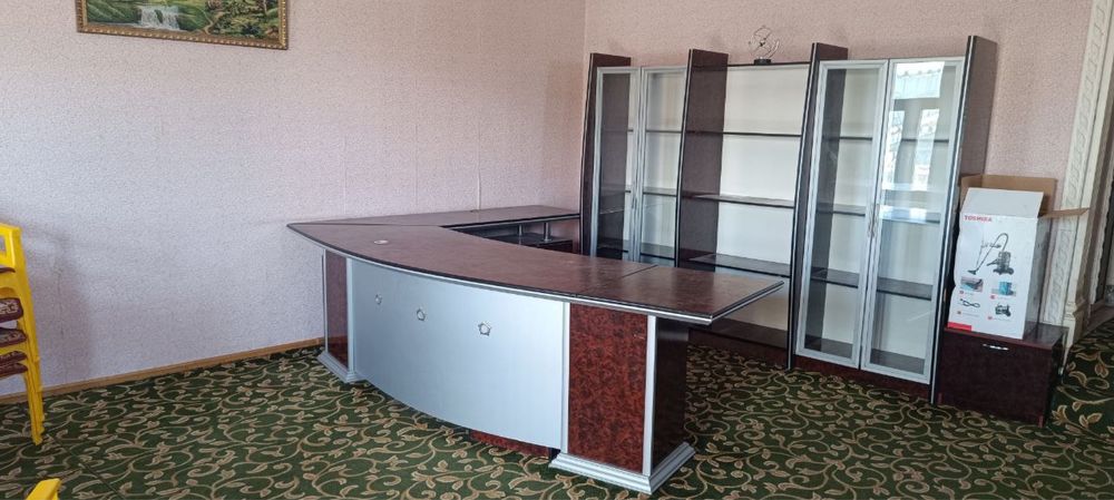 Ofisni mebel sotiladi