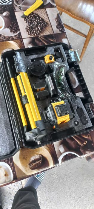 nivela laser de inchiriat