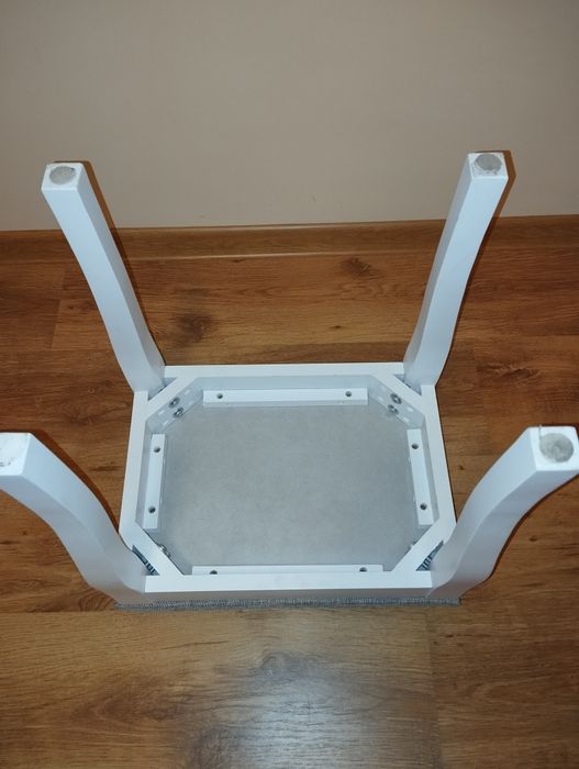 Scaunel alb  nefolisit