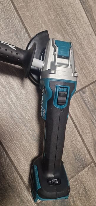 акумулаторен ъглошлайф Makita DGA521