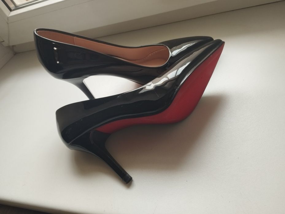 Туфли новые, лаковые