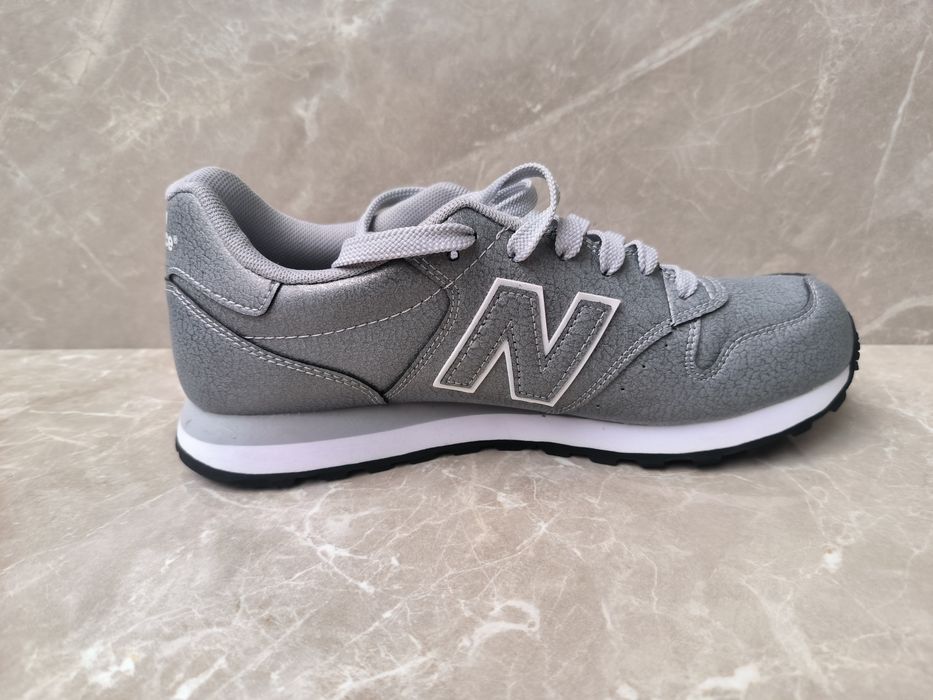 Сникърси New Balance номер 39