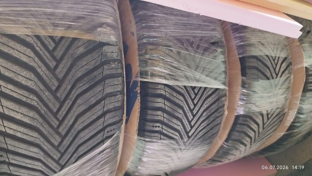 ANVELOPE  245 / 40  R  19