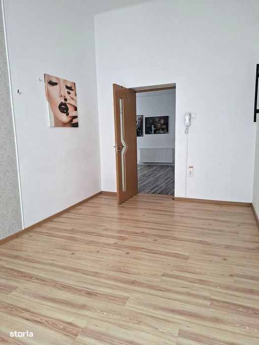 (Costuri utilitati incluse) - Spatiu central, ideal pentru birou