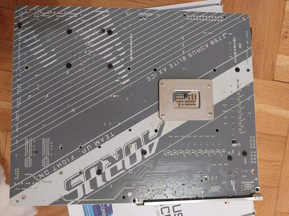 Intel Core i9 13900 + Gigabyte Z790 Aorus Elite AX ICE Wi-Fi DDR5
