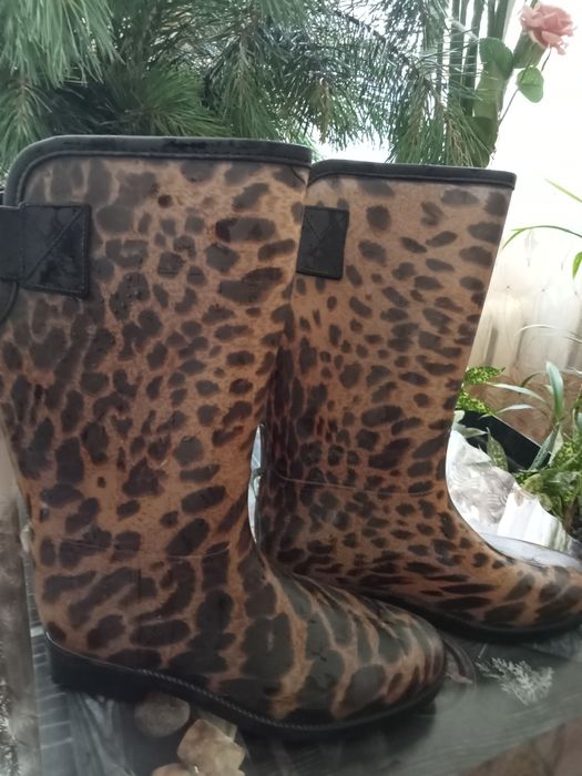 Продам резиновые сапоги