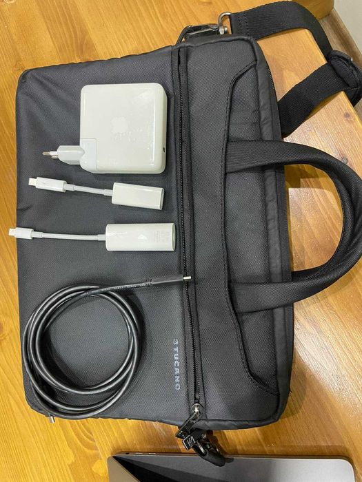 Macbook Pro Space Gray Model A1990 15.4'' 2018 i7 2.2GHz, 16GB, 250 SSD, touchbar
