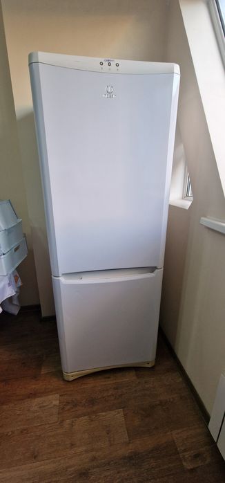 Холодильник Indesit Grafity