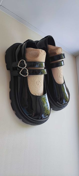 кулассные туфли  новые