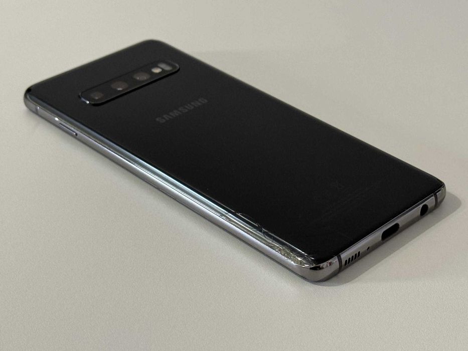 Бартер! Samsung Galaxy S10 Prism Black (Черен)