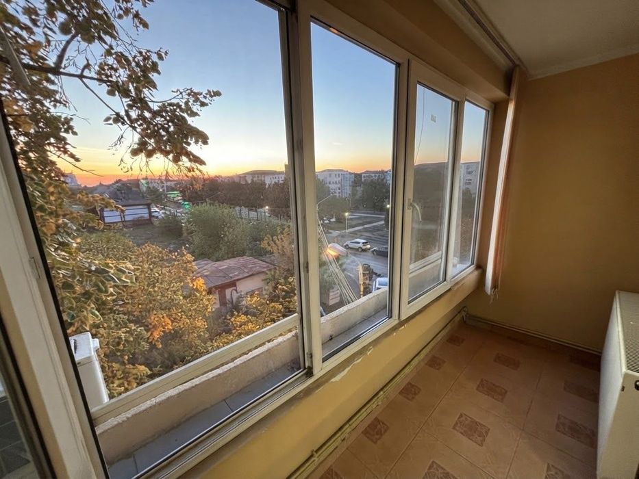 Vand Apartment 3 camere, Complexul studențesc, centrală proprie.