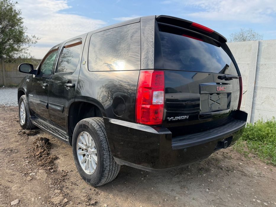 GMC Yukon benzina-hibrid, 8 locuri stare foarte buna