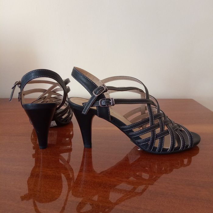 Новые босоножки, 38 размер