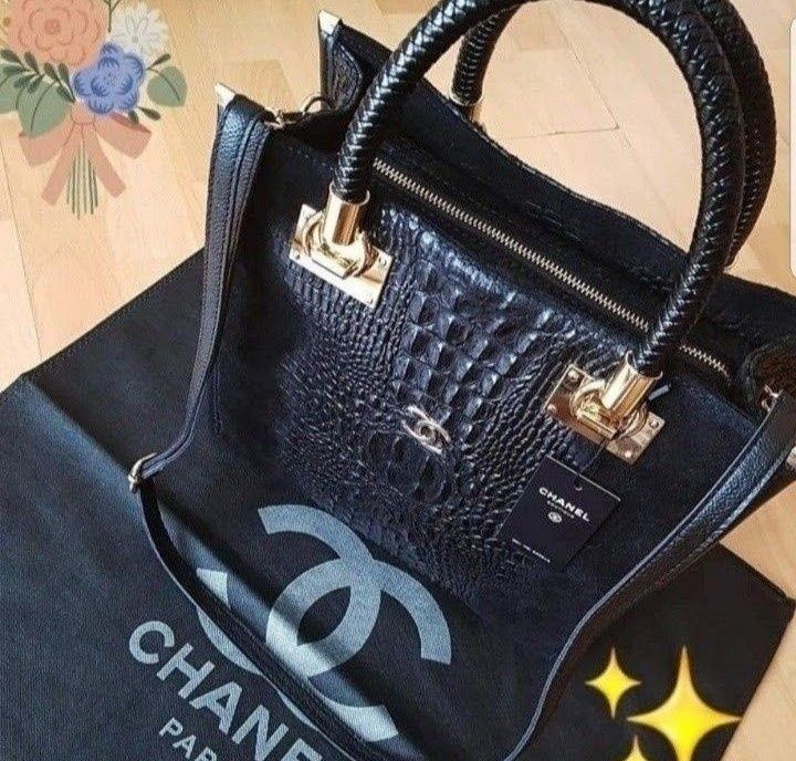 Geanta damă piele naturala 100%,model croco,logo metalic auriu,saculet
