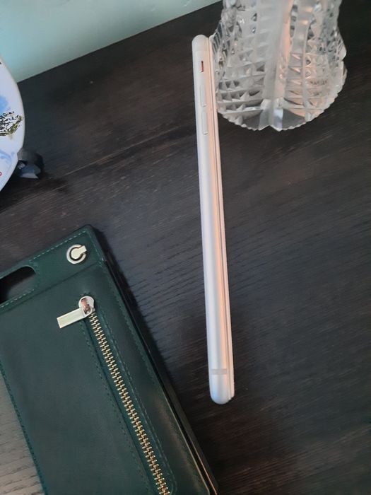 IPhone 8+белый оригинал