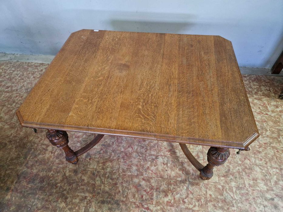 Великолепно резбована френска ренесансова трапезна маса