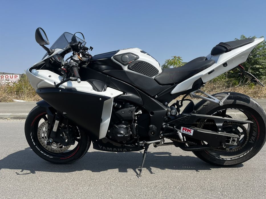 Продавам yamaha yzf r1