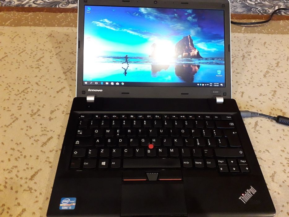 Vând Lenovo ThinkPad Edge E330 -I5. SSD