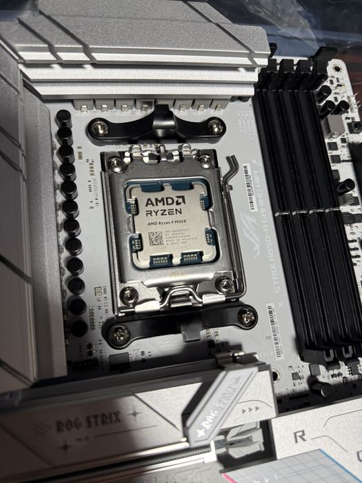 Kit 9950x cu B850A Asus strix gaming wifi