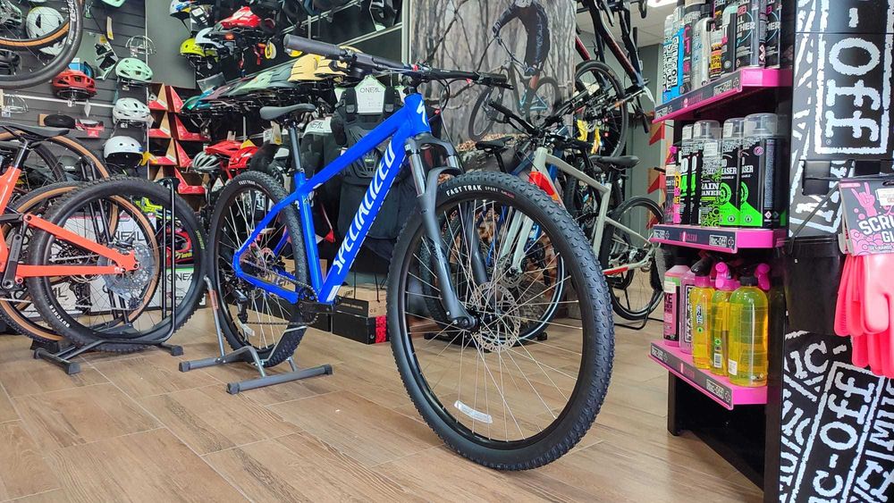 Bicicleta Specialized Rockhopper SPORT 29 L in stoc la Funky Sports