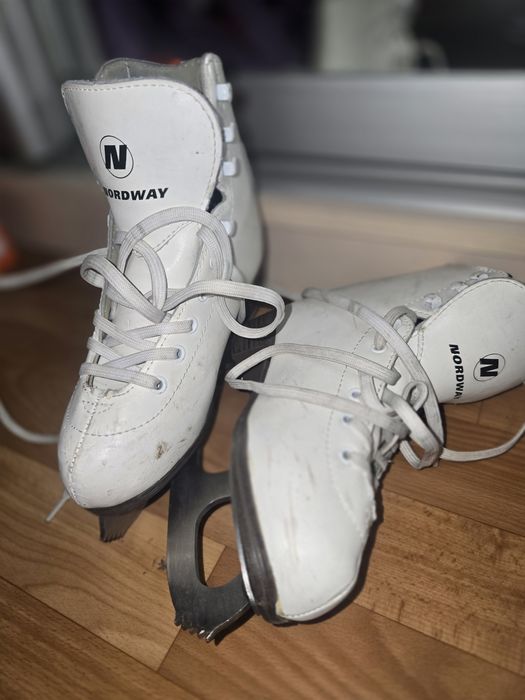 Коньки женские фигурные