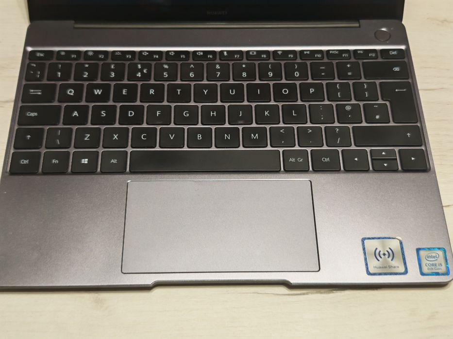 Huawei Matebook 13 i5 8265U- 8GB RAM 512 GB