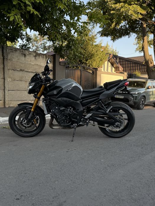 Motocicleta Yahama FZ8