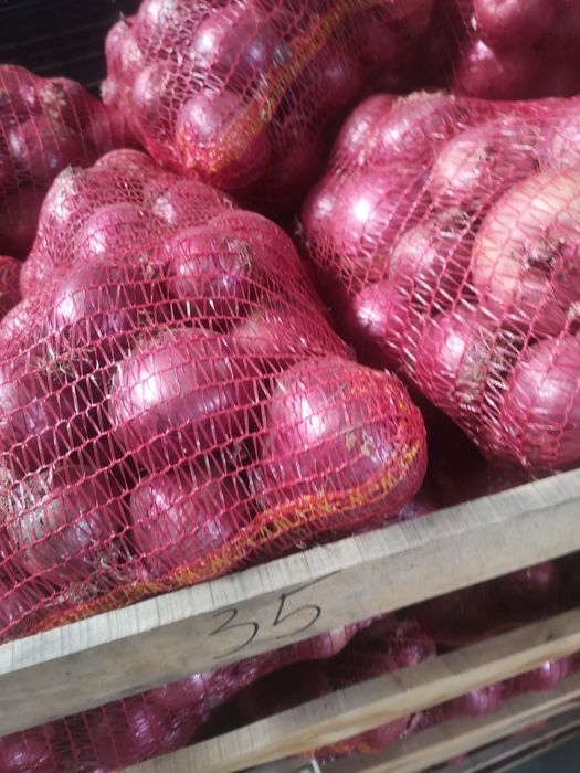 De vanzare! Mere, cartofi, ceapa galbena, ceapa rosie, varza