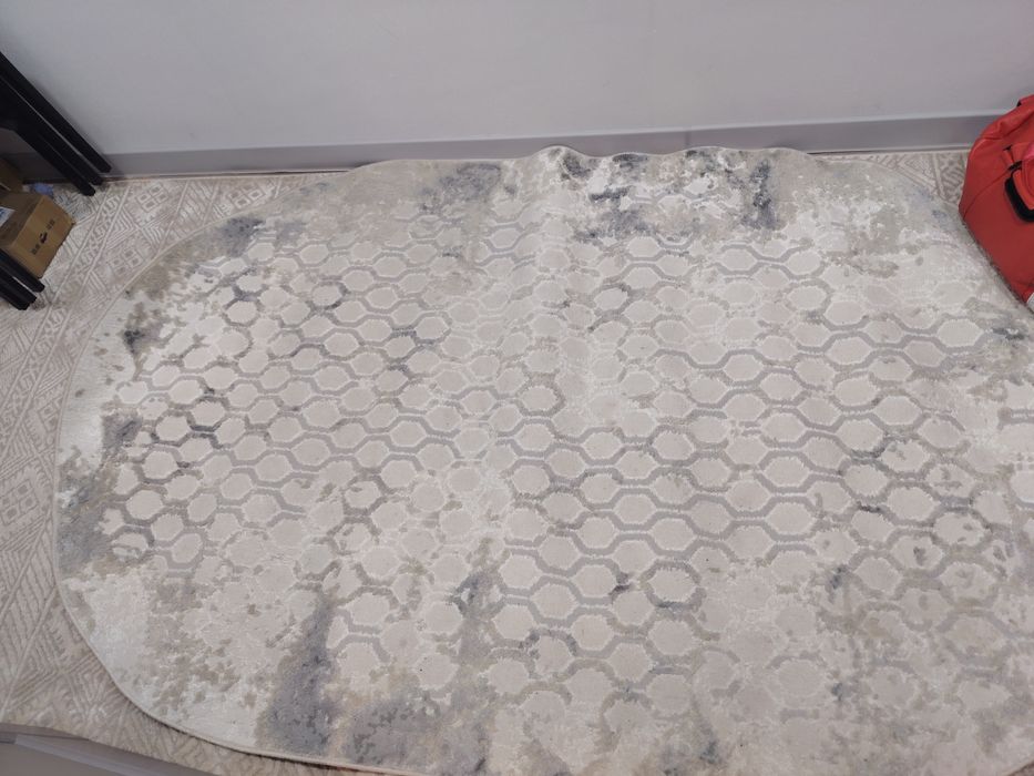 Продам ковер овальный !