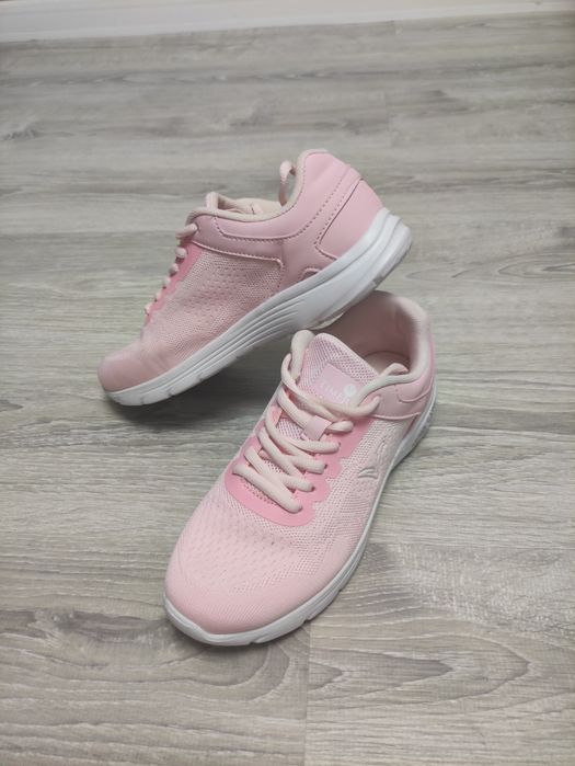 Продам кроссовки