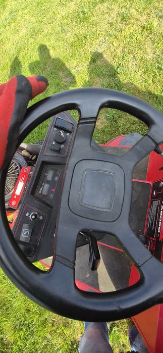 Tractoras de tuns gazon