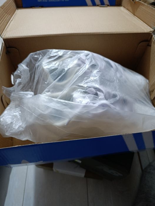 Кроссы белые Адидас