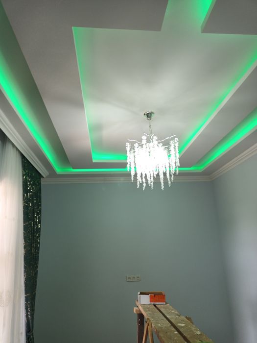 Пәтерде, үйде люстра жинап, ілемін