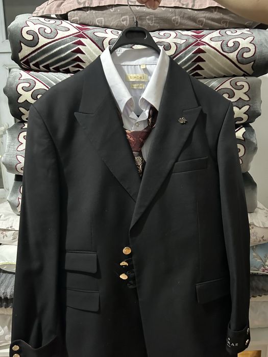 Мужской костюм сатылады.