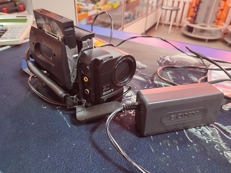 Продам видеокамеру Sony