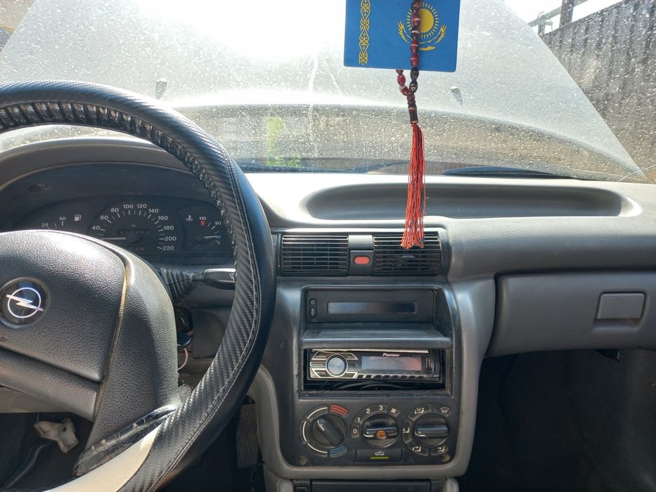 Автомобиль опель астра