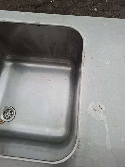 Маса от неръждаема стомана с мивка