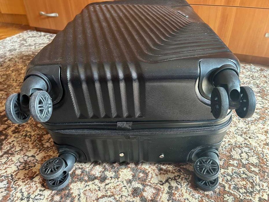 Нов пътнически куфар за багаж