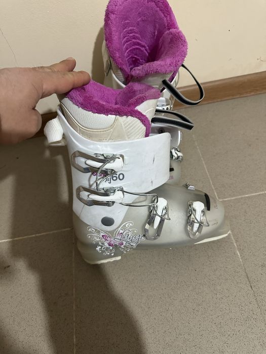 Продам лыжи для девчоки.