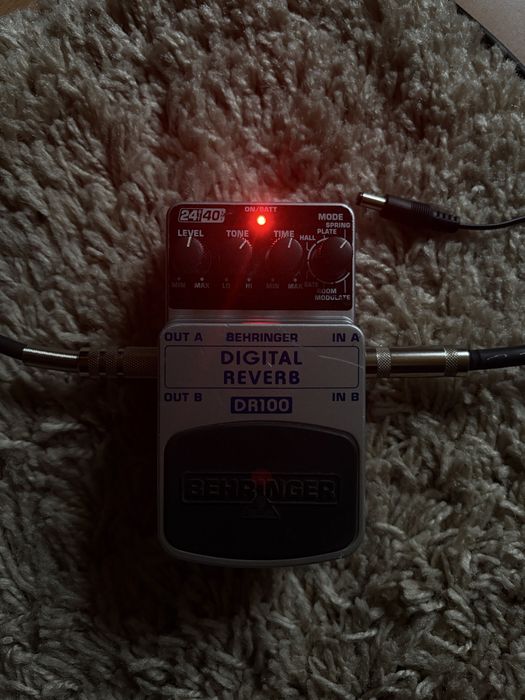 Pedală Behringer Digital Reverb DR100