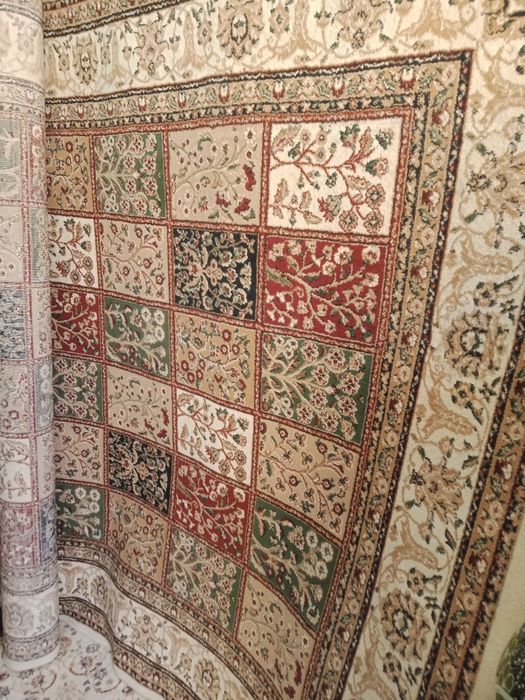 Продам ковёр 2×4 в хорошем состоянии цена 15000 торг уместен.