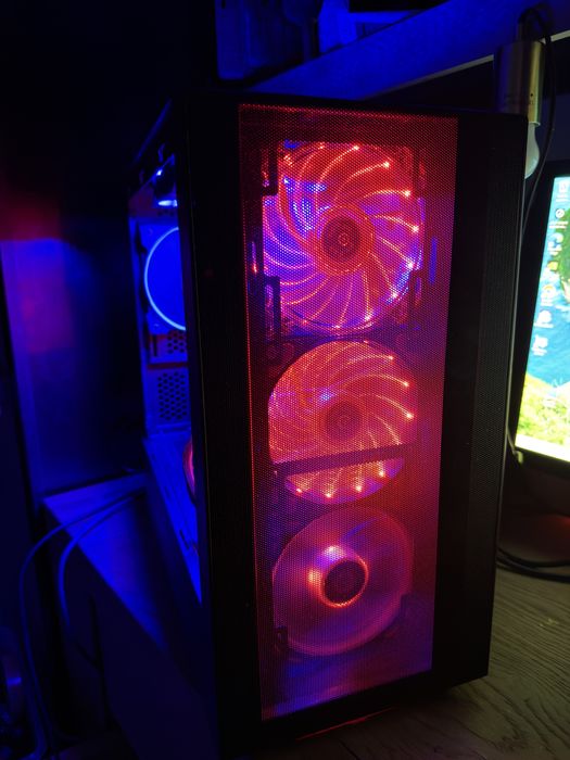 Pc gaming i7 7700 ram 16 gb , gtx 1070 8 g 256 biti ssd 256