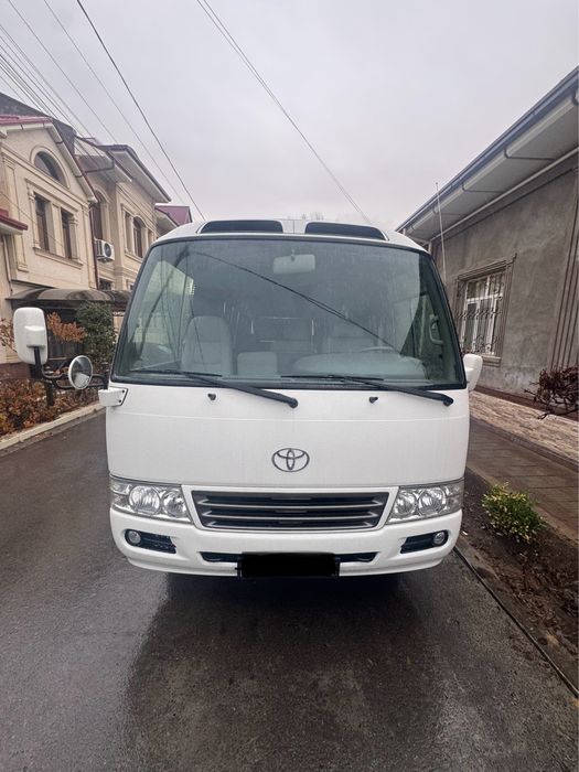 Mikro Avtobus Toyota