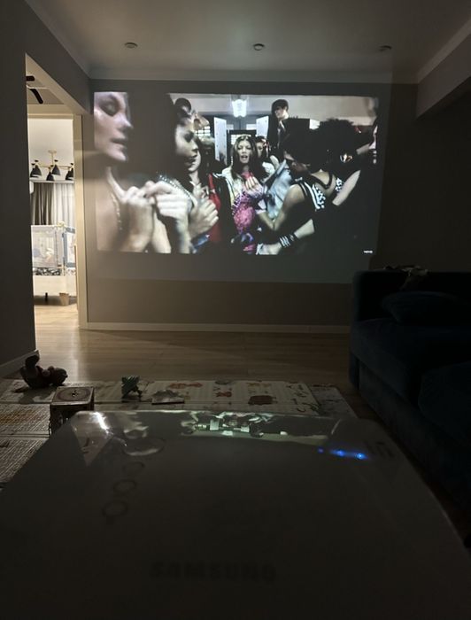 Продаем проектор Samsung