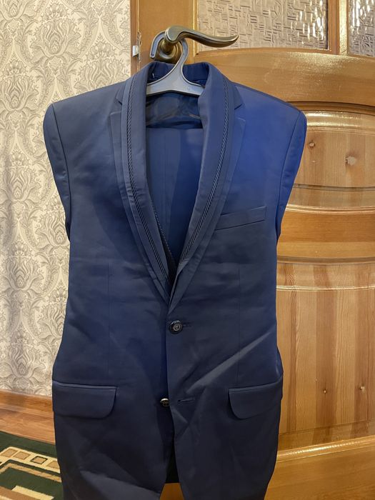 Продам костюм тройку