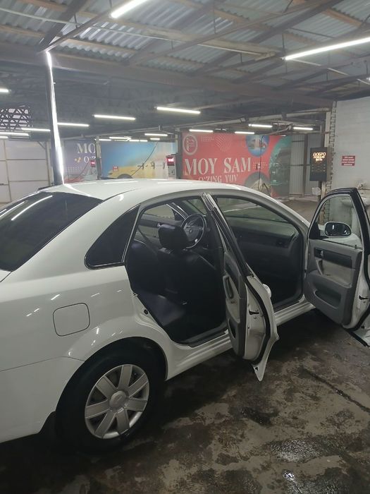 Lacetti 1.8  sotiladi