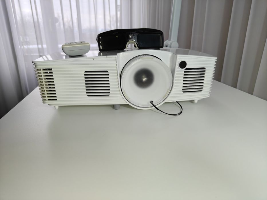 Videoproiector Acer X127H 3D 3600 lumeni HDMI cu 2 perechi de ochelari